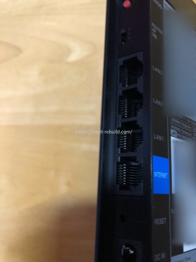 BUFFALO AirStation WSR3600BE4P-BKの背面にあるLANポートと1Gbps対応INTERNETポート