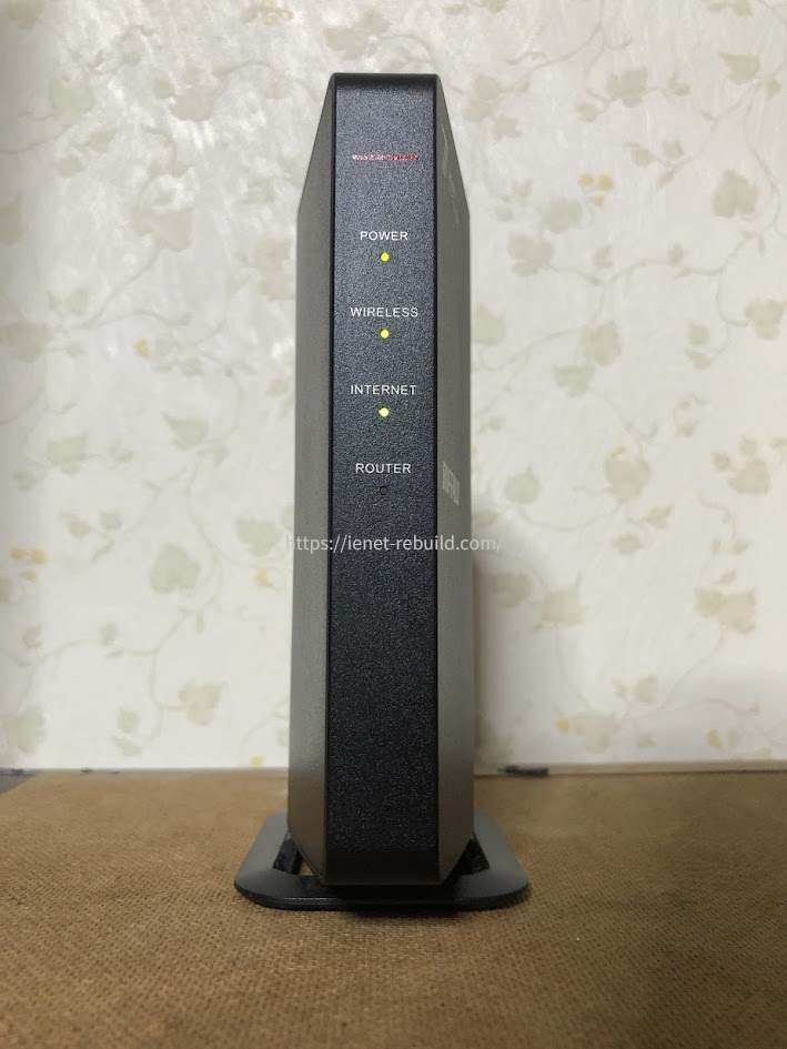 APモードで稼働しPOWER・WIRELESS・INTERNETが緑点灯、ROUTERが消灯しているバッファローWSR3600BE4P-BK