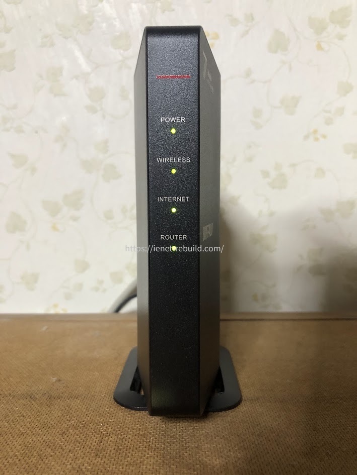 正面LEDランプが緑色に点灯して正常稼働しているWSR-3600BE4P-BK